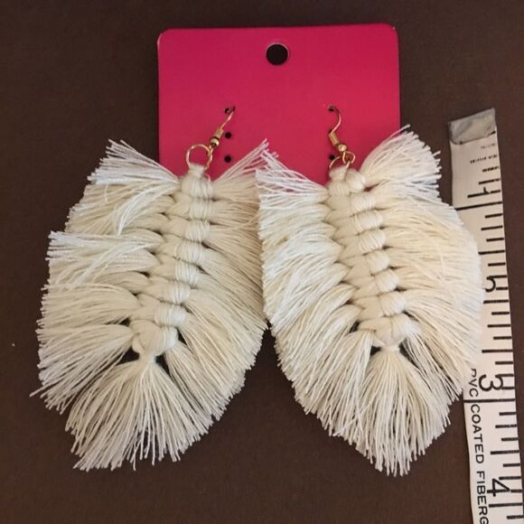 NWT Cream Colored Fringe‎ Earrings - Picture 3 of 4